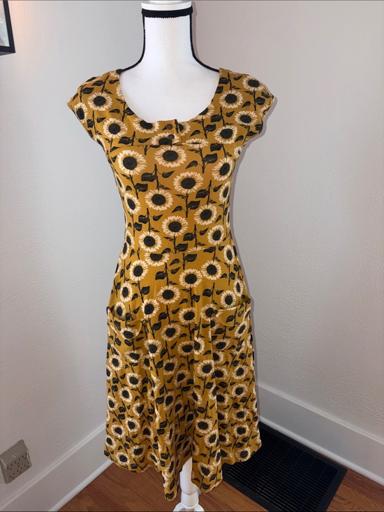 Effie's Heart Dresses & Skirts - NWOT Effie's Heart Girasole Picnic Sunflower Fit Flare dress size Small